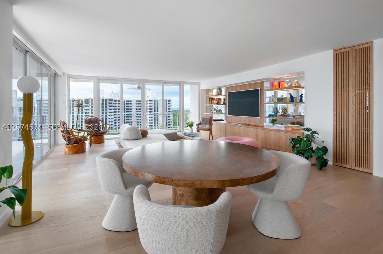 881 Ocean Dr 10A