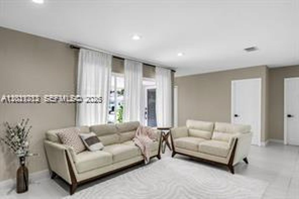 Photo of 1540 SE 23rd Ave #-, Pompano Beach, FL 33062 (MLS # A12021213)