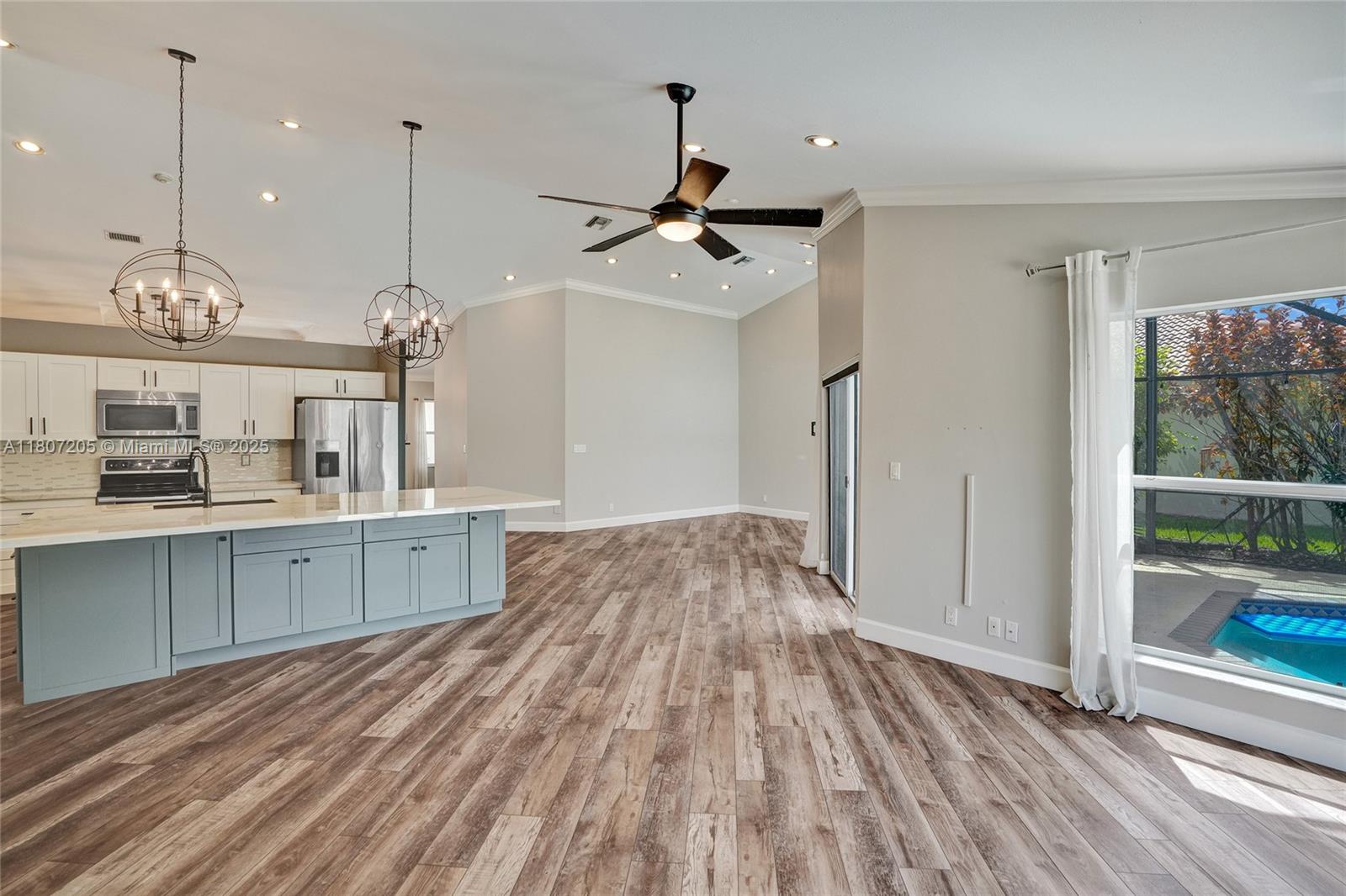 1589 Eastlake Way