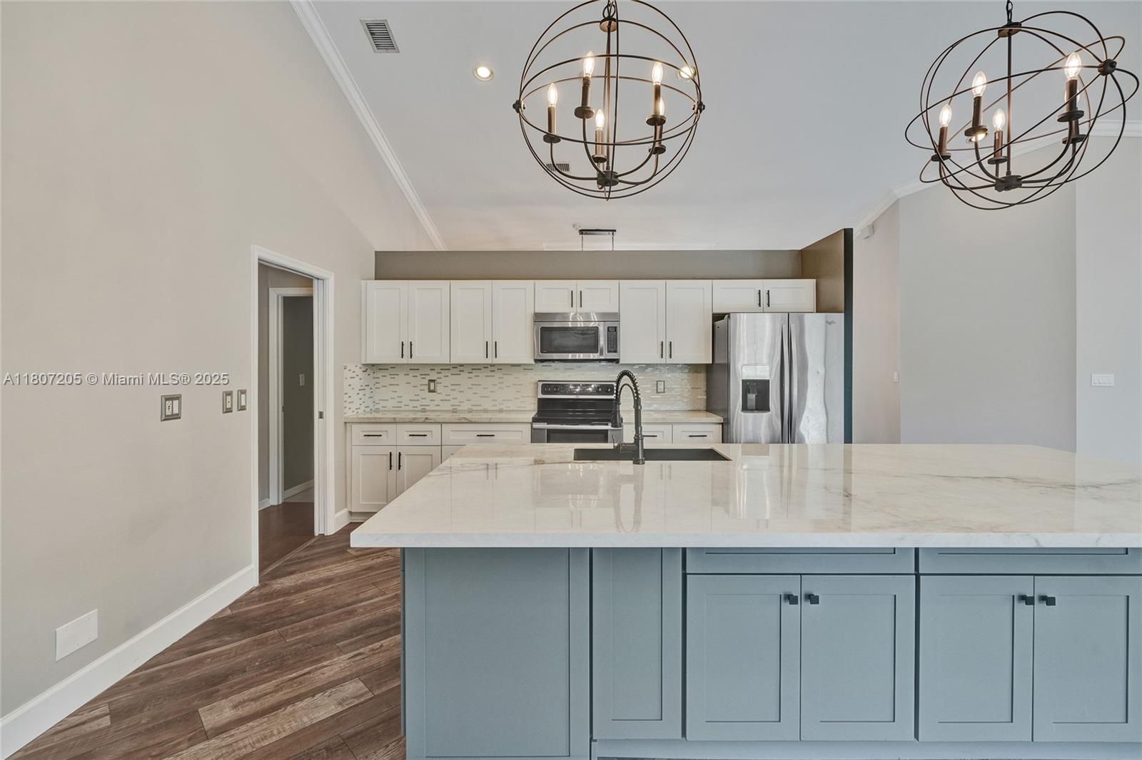 COUNTRY ISLES EXECUTIVE - Residential