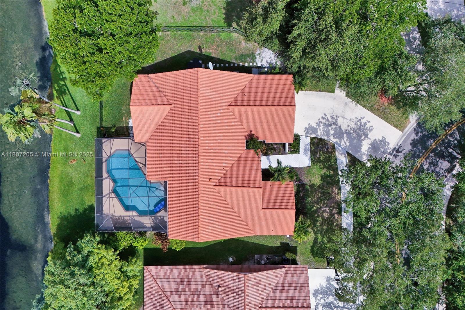 COUNTRY ISLES EXECUTIVE - Residential