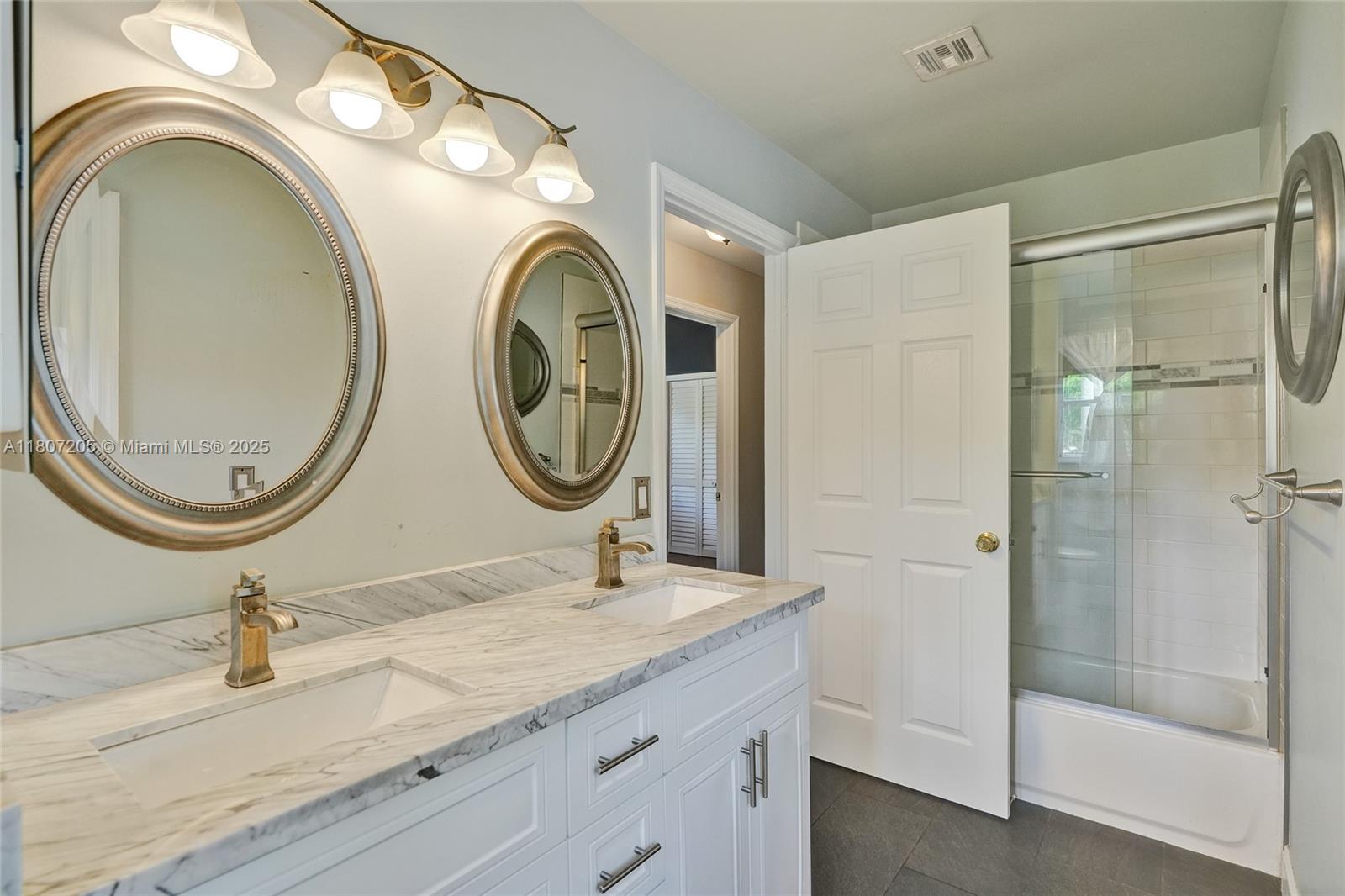 COUNTRY ISLES EXECUTIVE - Residential