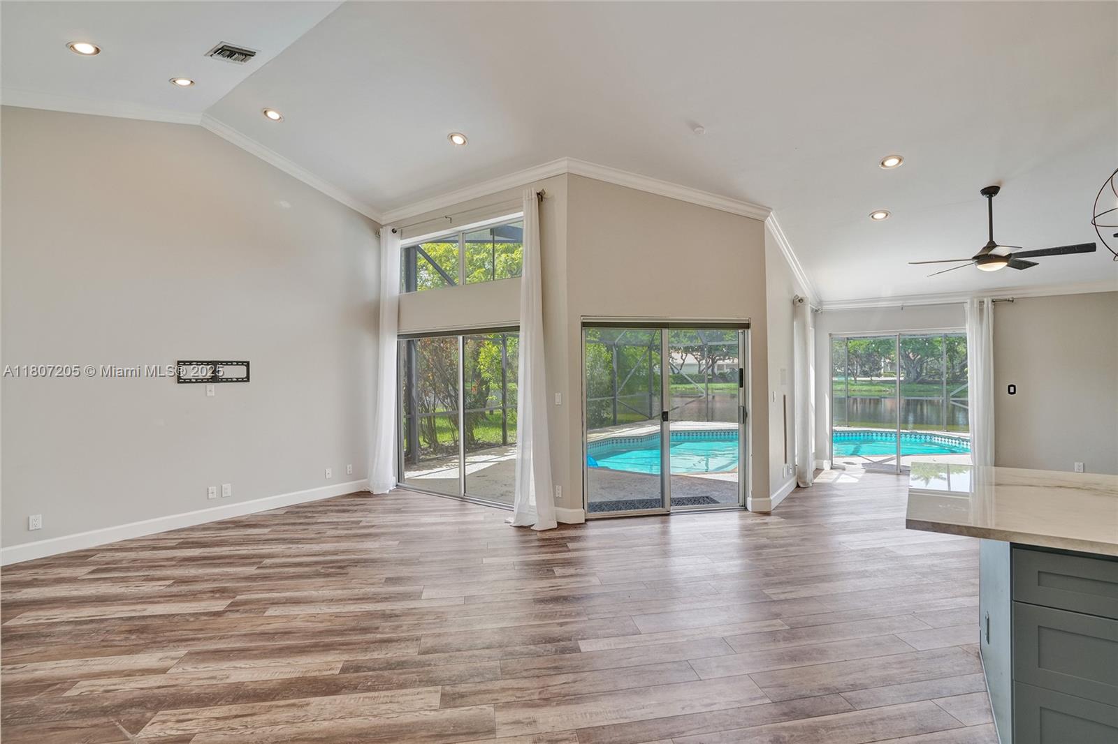 1589 Eastlake Way