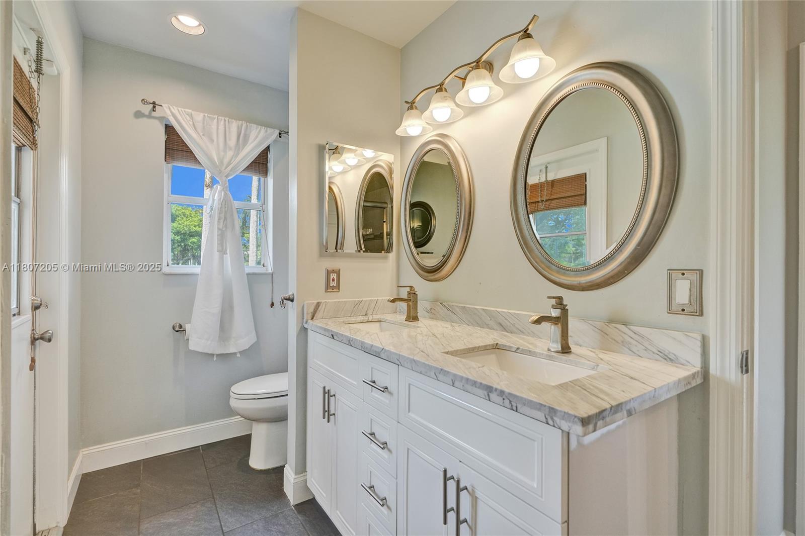 COUNTRY ISLES EXECUTIVE - Residential
