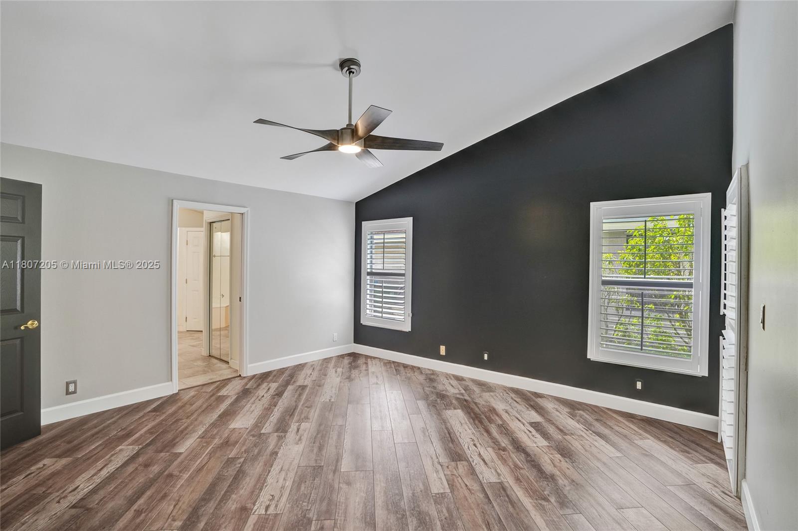 COUNTRY ISLES EXECUTIVE - Residential