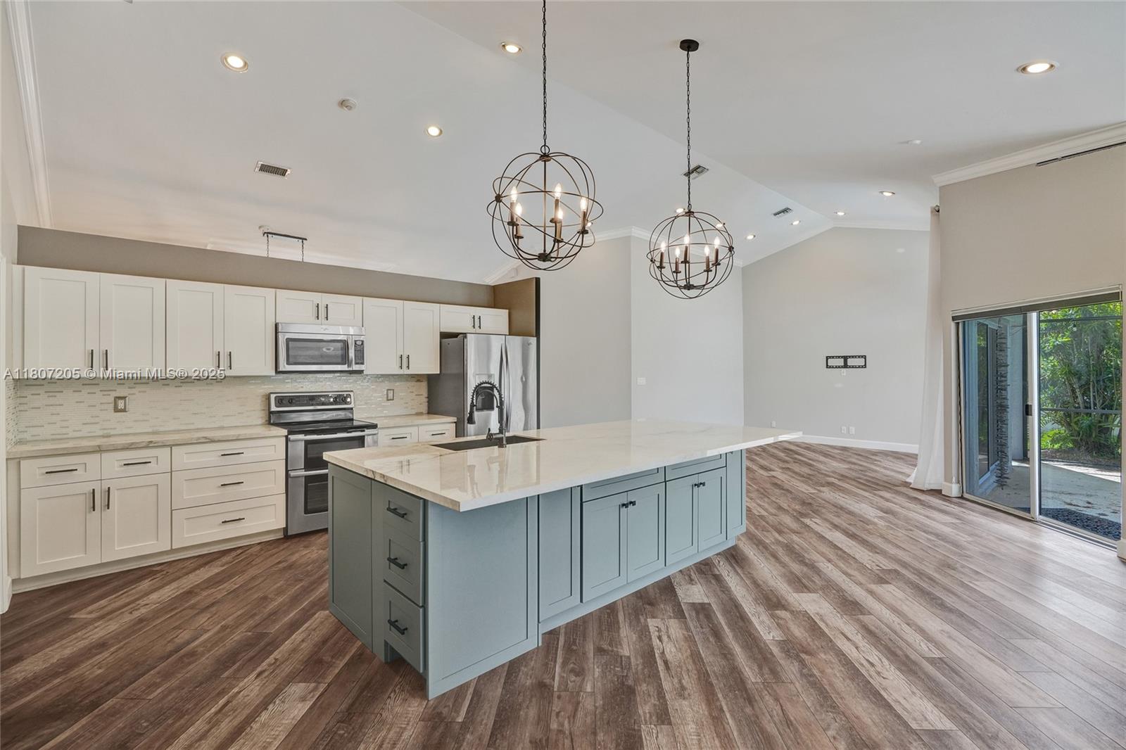 COUNTRY ISLES EXECUTIVE - Residential