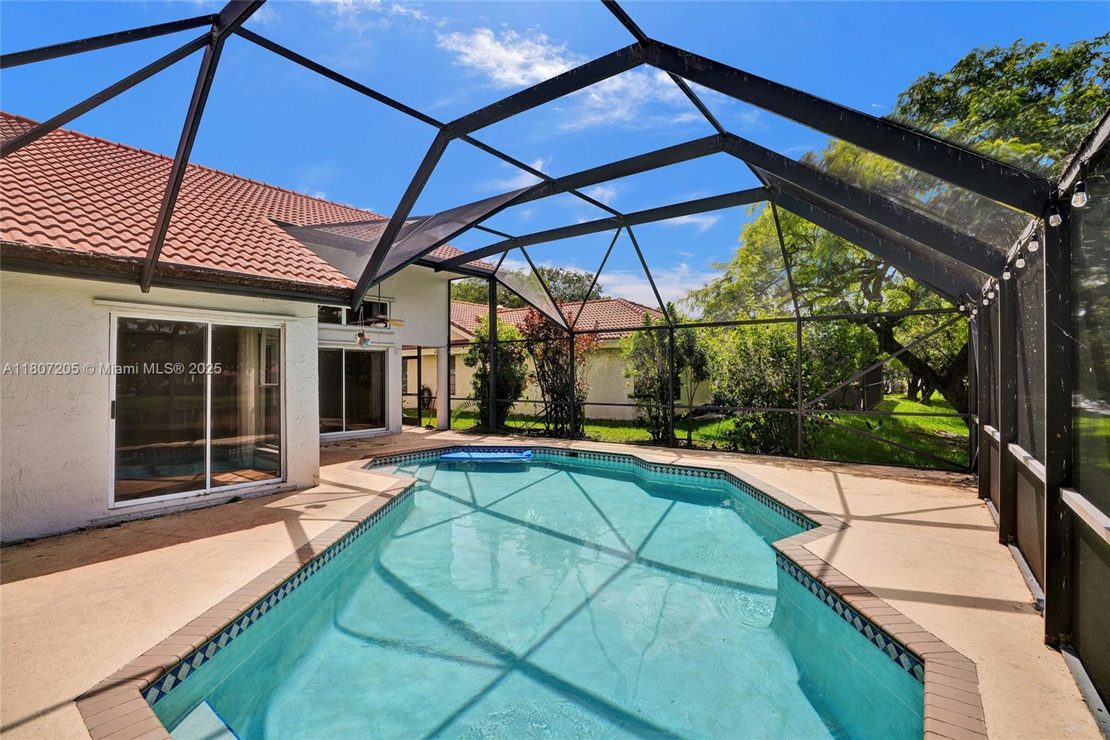 COUNTRY ISLES EXECUTIVE - Residential