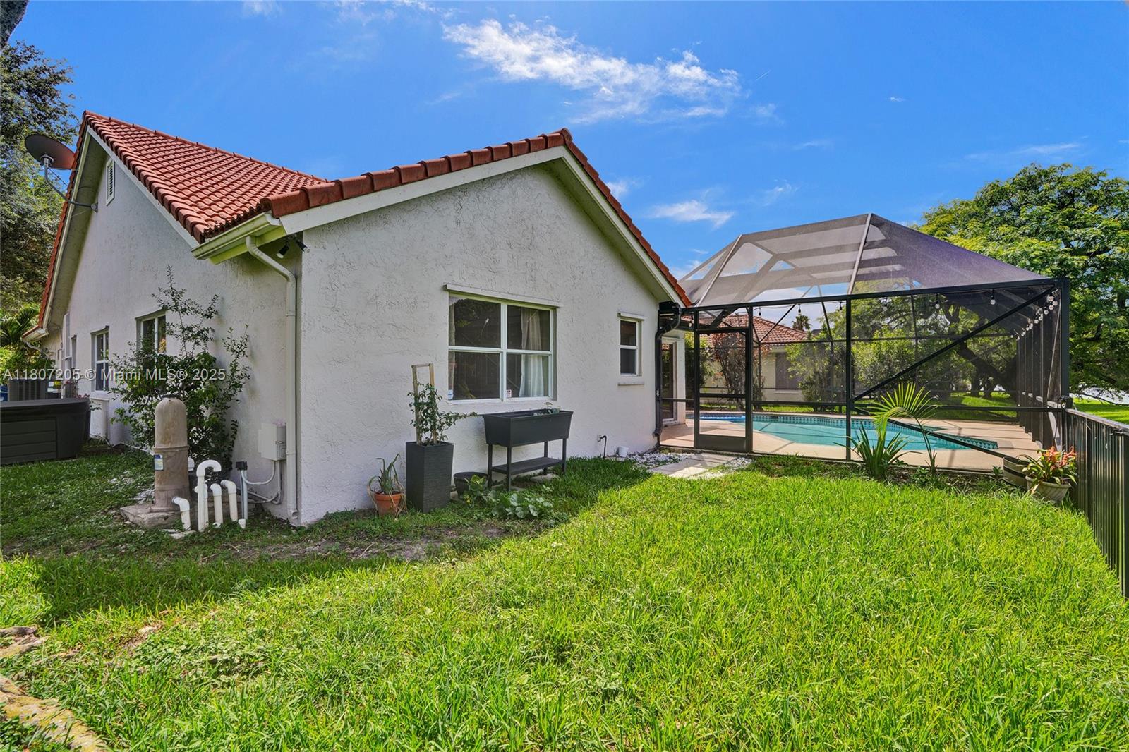 COUNTRY ISLES EXECUTIVE - Residential