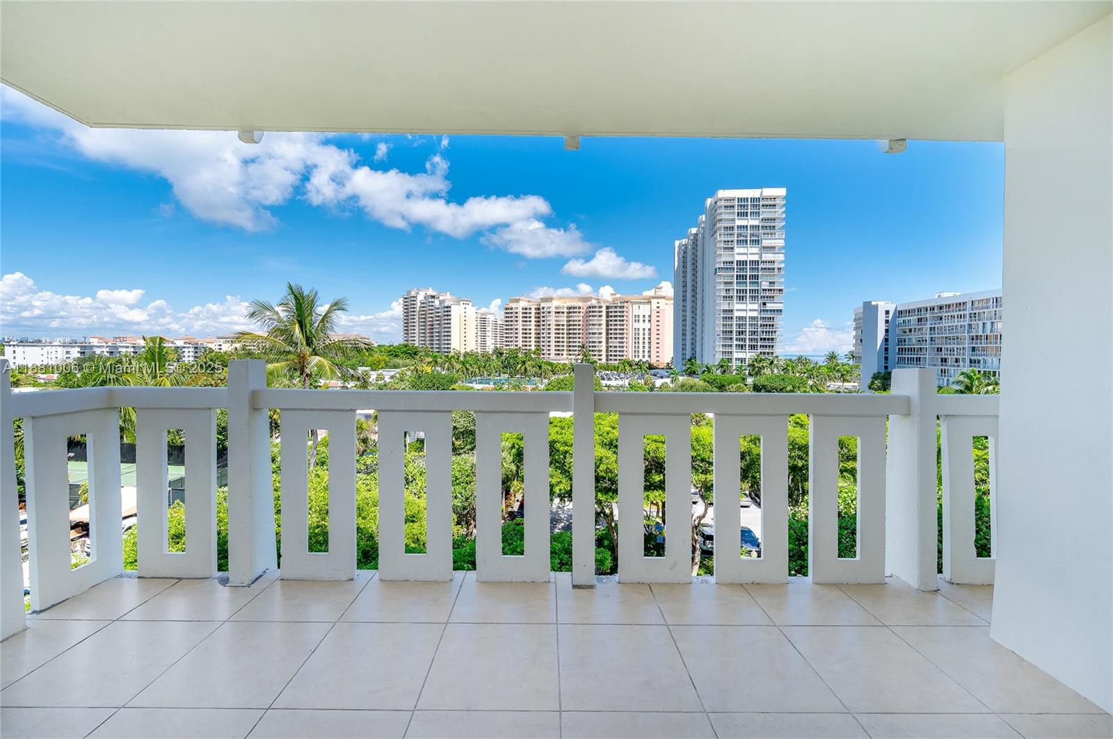 TOWERS OF KEY BISCAYNE CO - Residential
