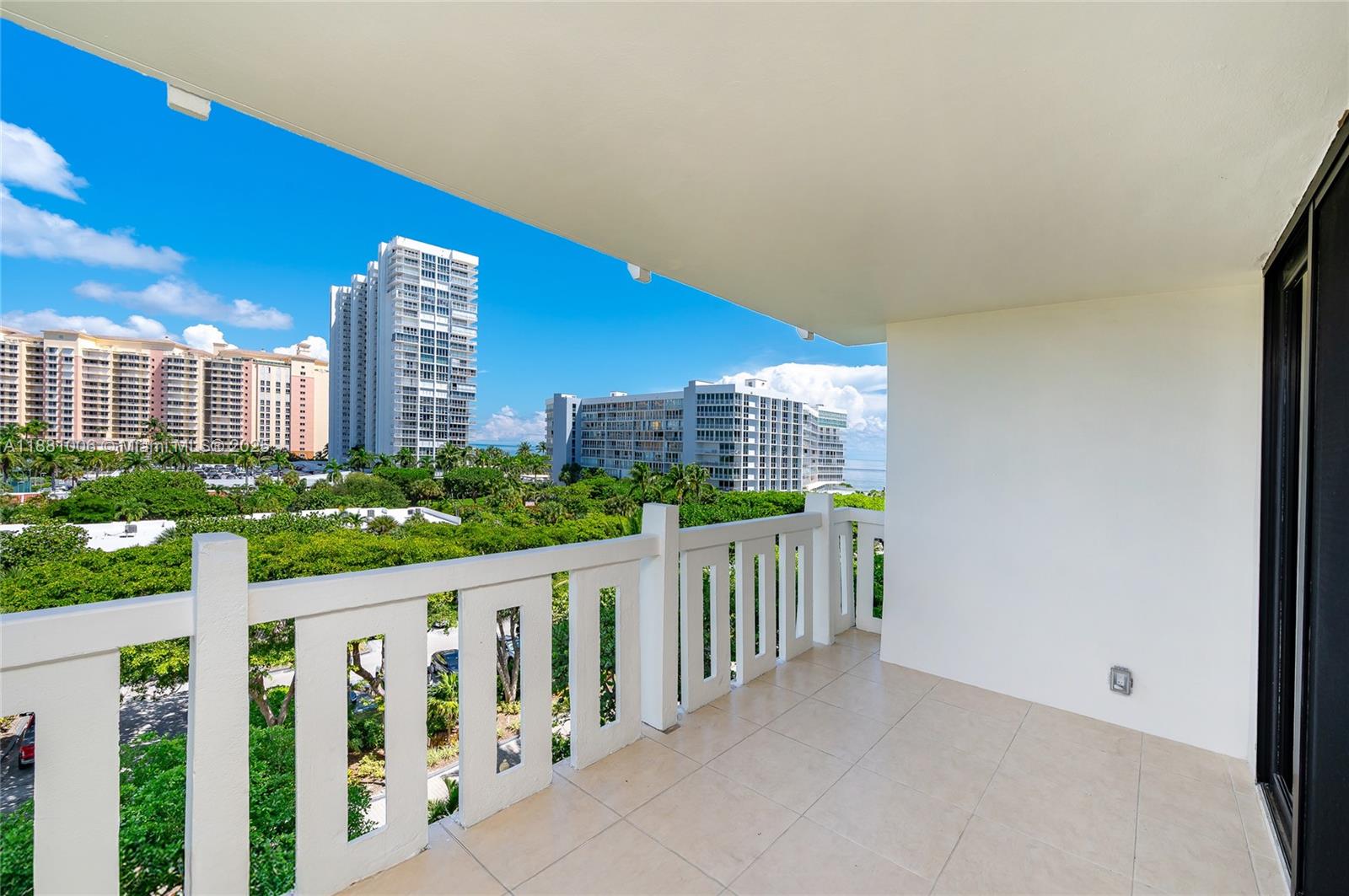 TOWERS OF KEY BISCAYNE CO - Residential
