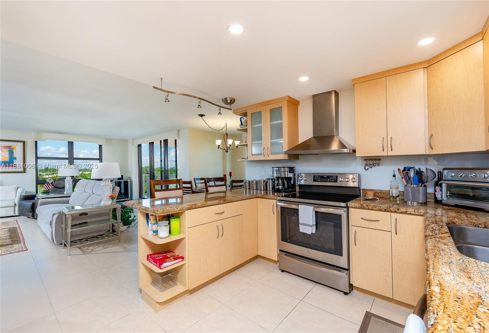 TOWERS OF KEY BISCAYNE CO - Residential