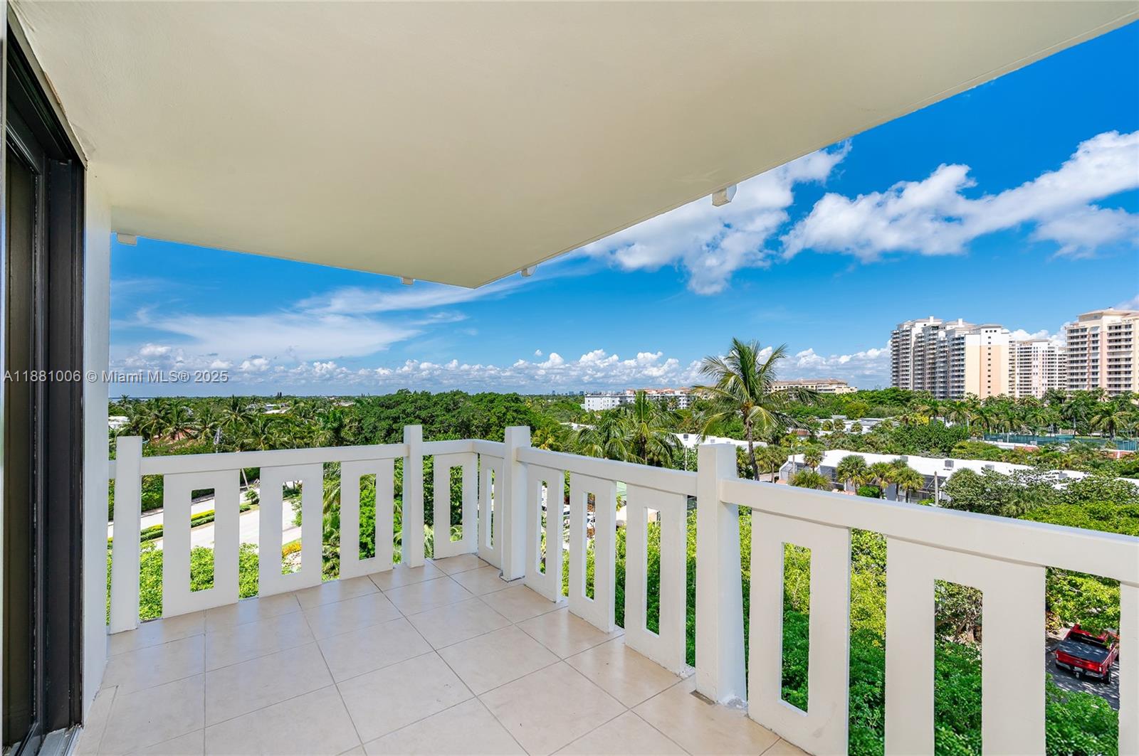 TOWERS OF KEY BISCAYNE CO - Residential