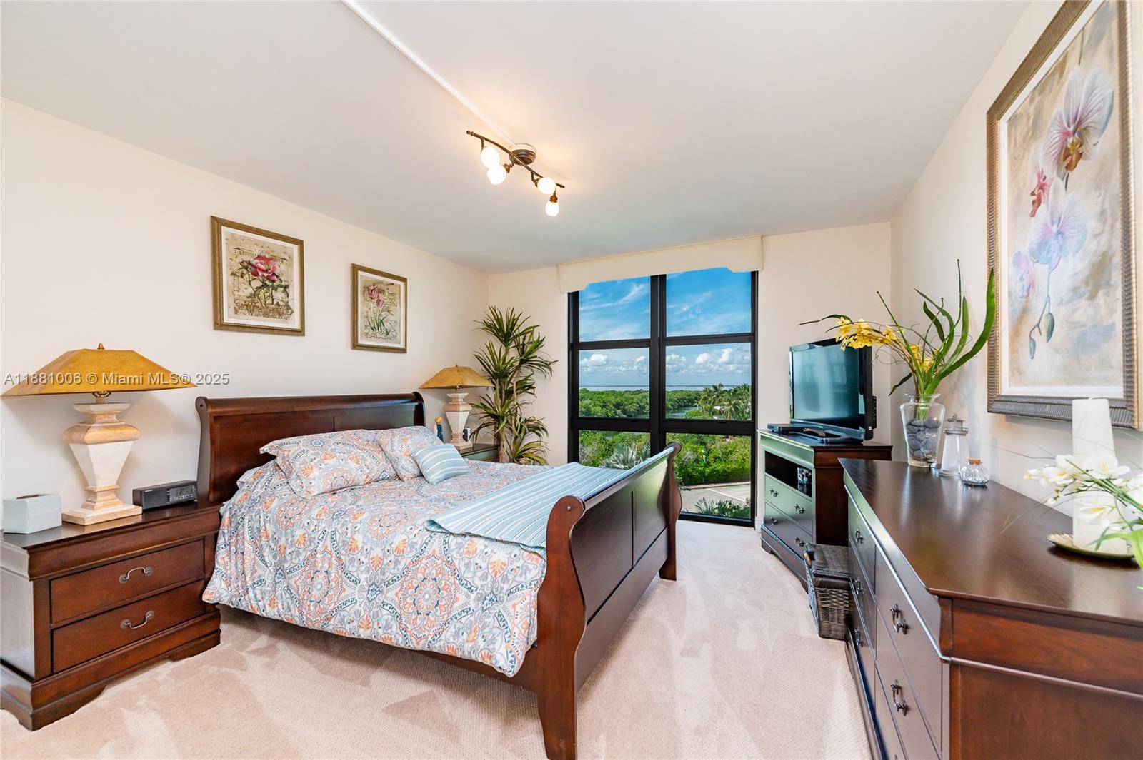 TOWERS OF KEY BISCAYNE CO - Residential