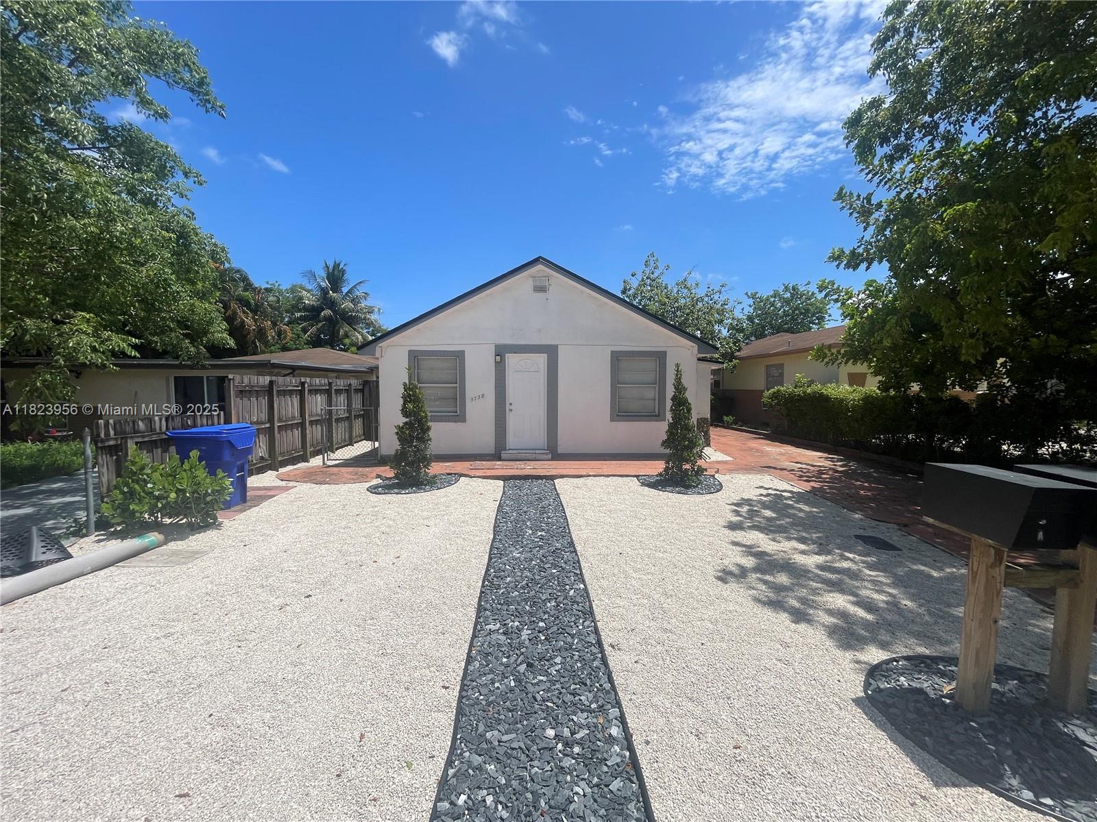 Rental Property at 5738 Garfield St A, Hollywood, Broward County, Florida - Bedrooms: 2 
Bathrooms: 1  - $1,725 MO.