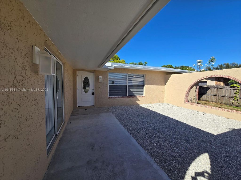 Photo of 3201 SE Hibiscus St #3201, Stuart, FL 34997 (MLS # A11915561)