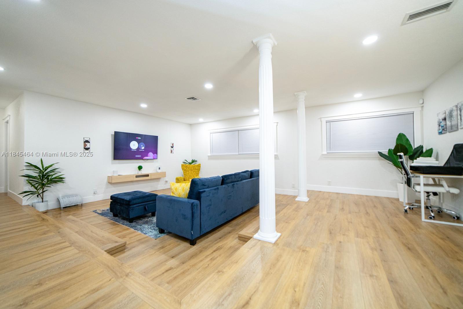 TOWN OF MODELO (DANIA) B- - Residential