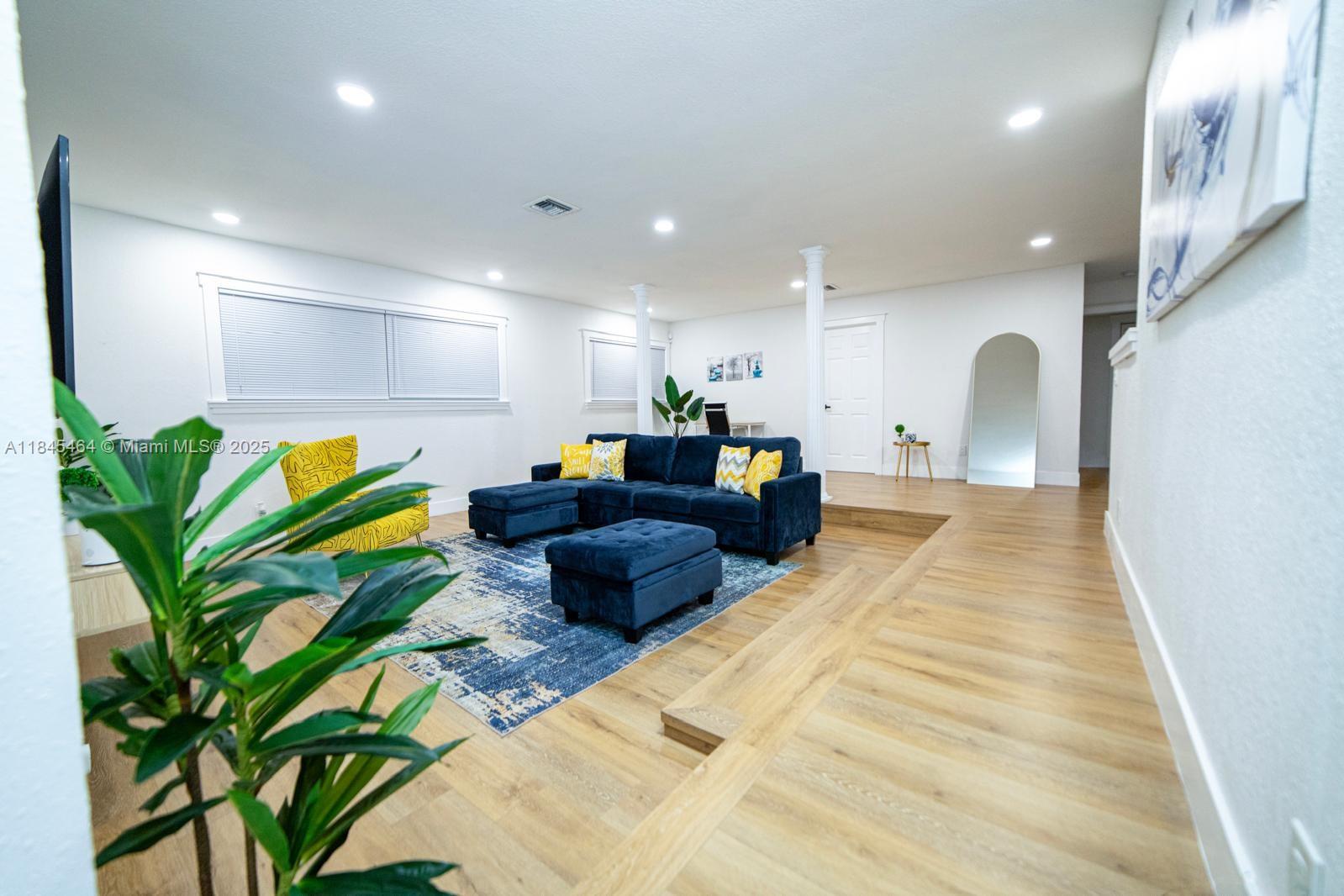 TOWN OF MODELO (DANIA) B- - Residential