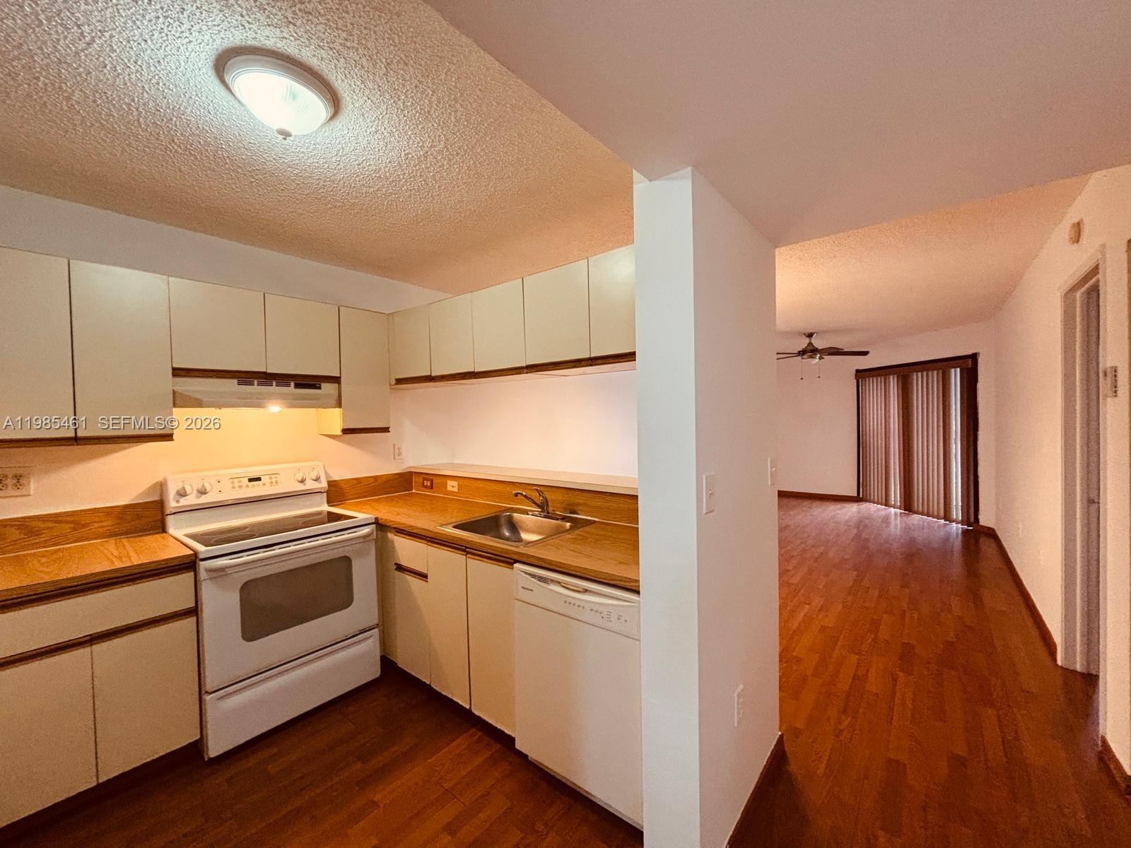 VILLAS DE VENEZIA CONDO - Residential Lease