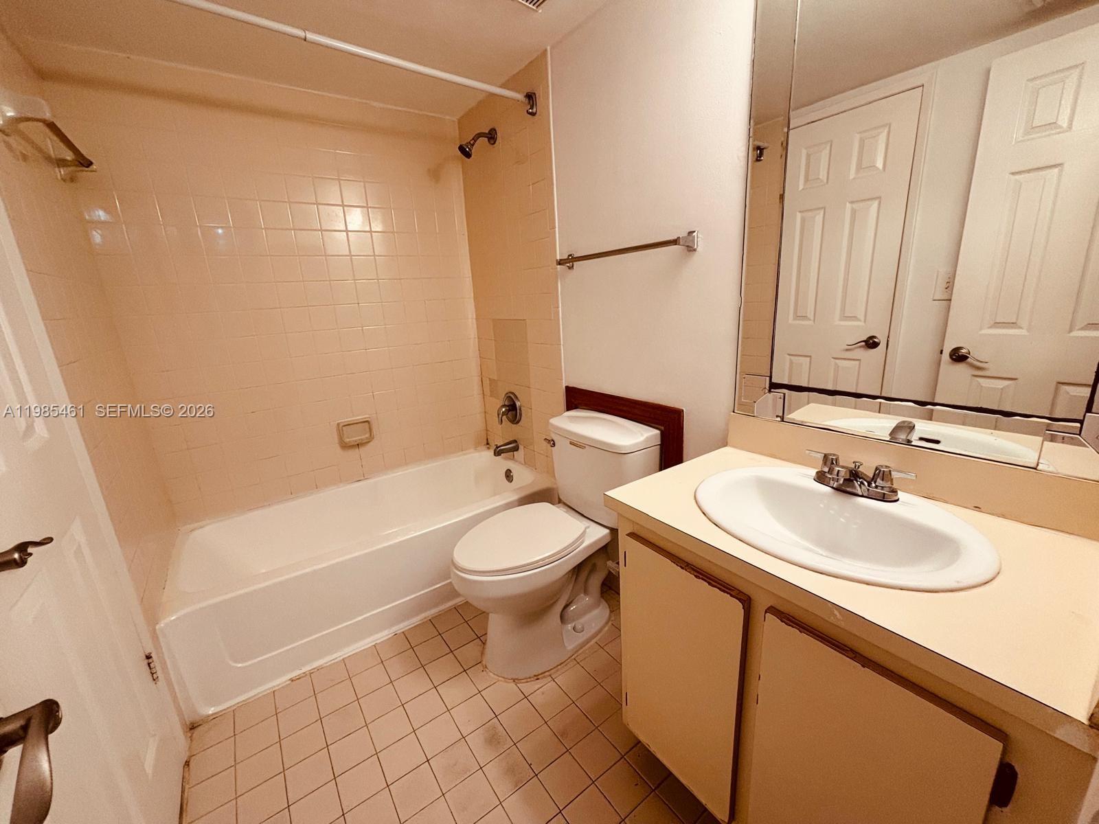 VILLAS DE VENEZIA CONDO - Residential Lease