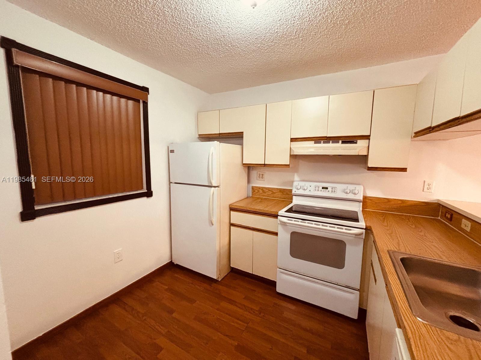 VILLAS DE VENEZIA CONDO - Residential Lease