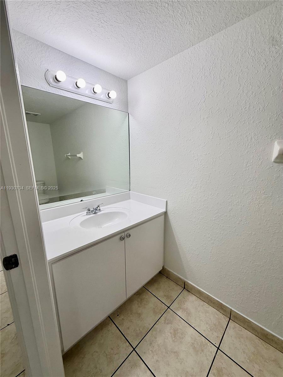 IBIS VILLAS AT DORAL COND - Residential Lease