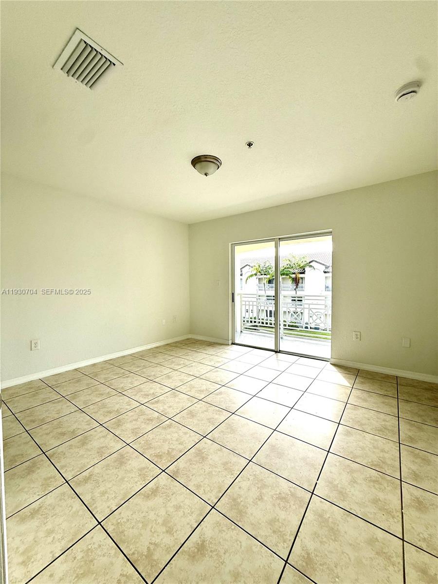 IBIS VILLAS AT DORAL COND - Residential Lease