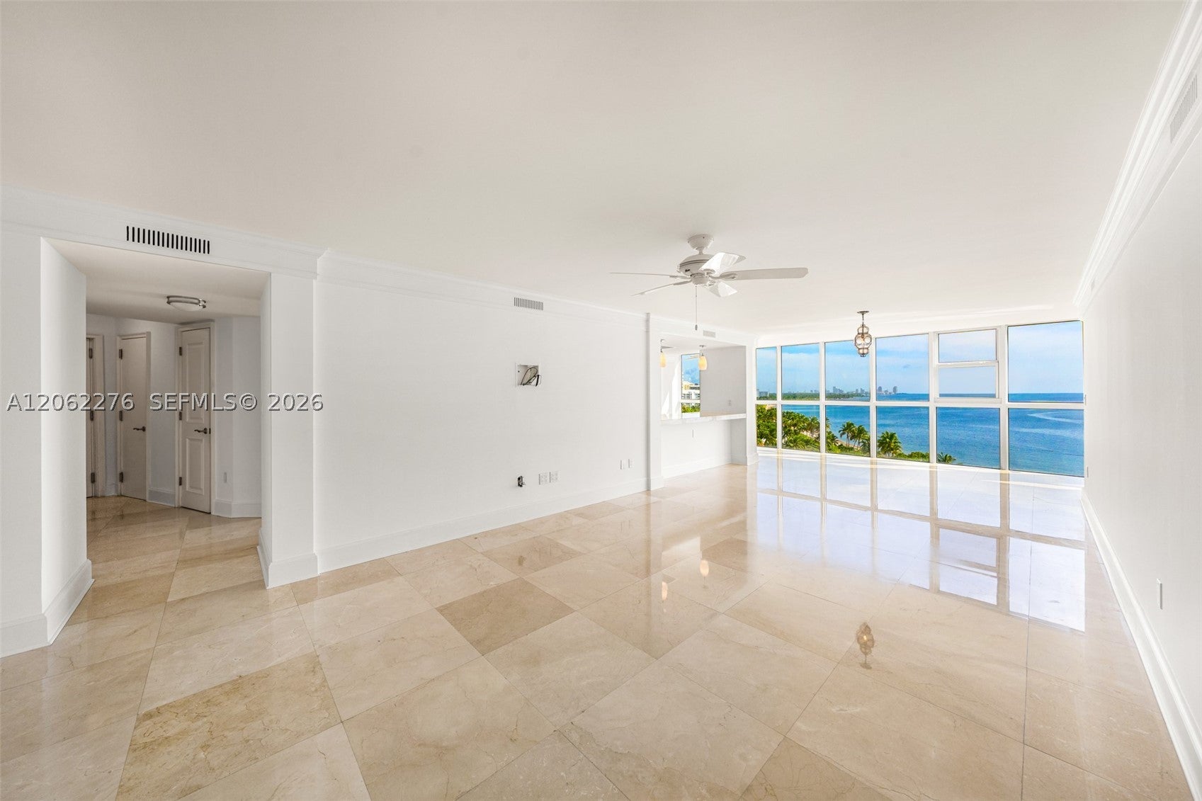 600 Grapetree Dr 11DN