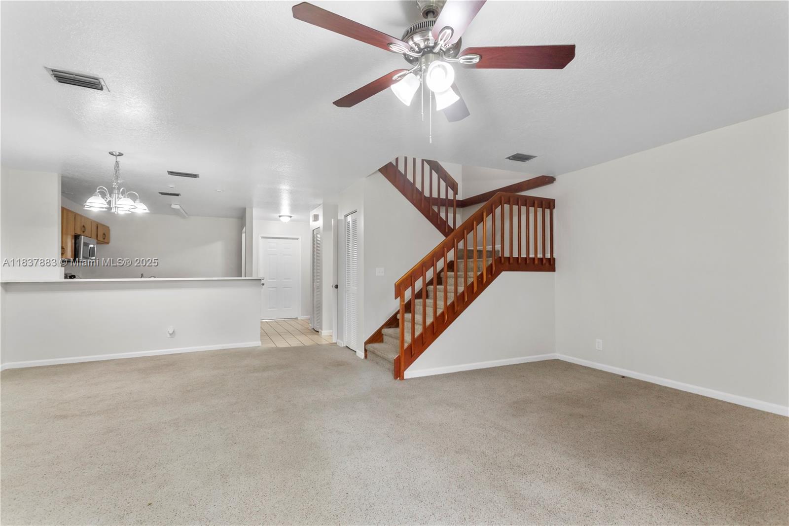 1629 Woodbridge Lakes Cir, West Palm Beach, FL, 33406/$335,000 3 1629 Woodbridge Lakes Cir