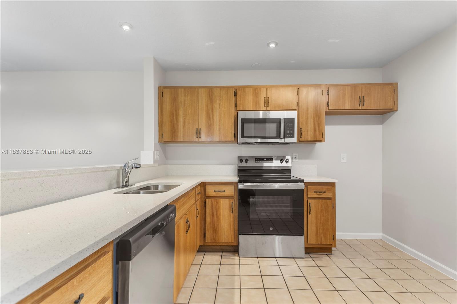 1629 Woodbridge Lakes Cir, West Palm Beach, FL, 33406/$335,000 1 1629 Woodbridge Lakes Cir