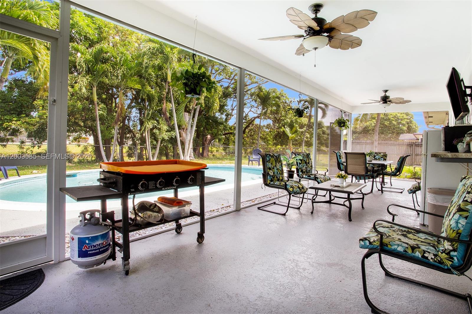 MIRROR LAKE ESTATES SEC T - Residential