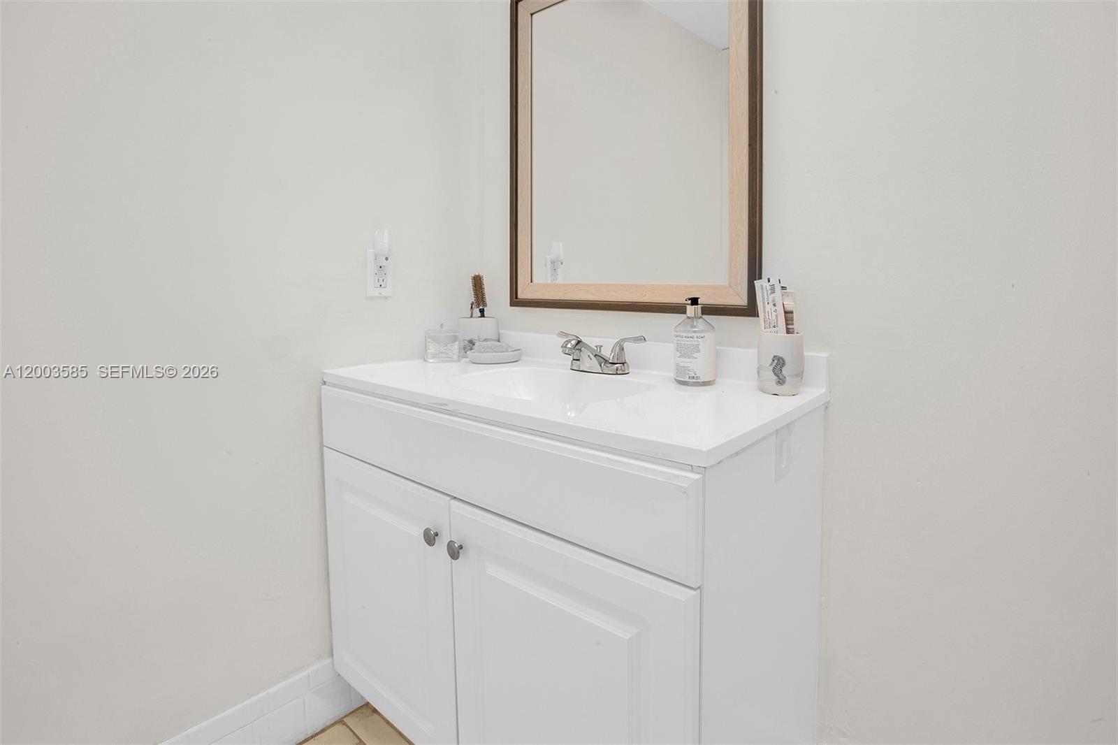 MIRROR LAKE ESTATES SEC T - Residential