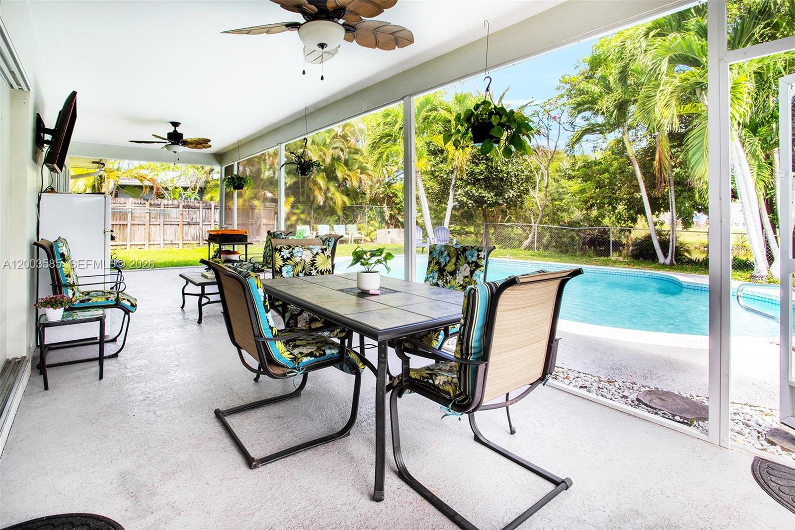 MIRROR LAKE ESTATES SEC T - Residential