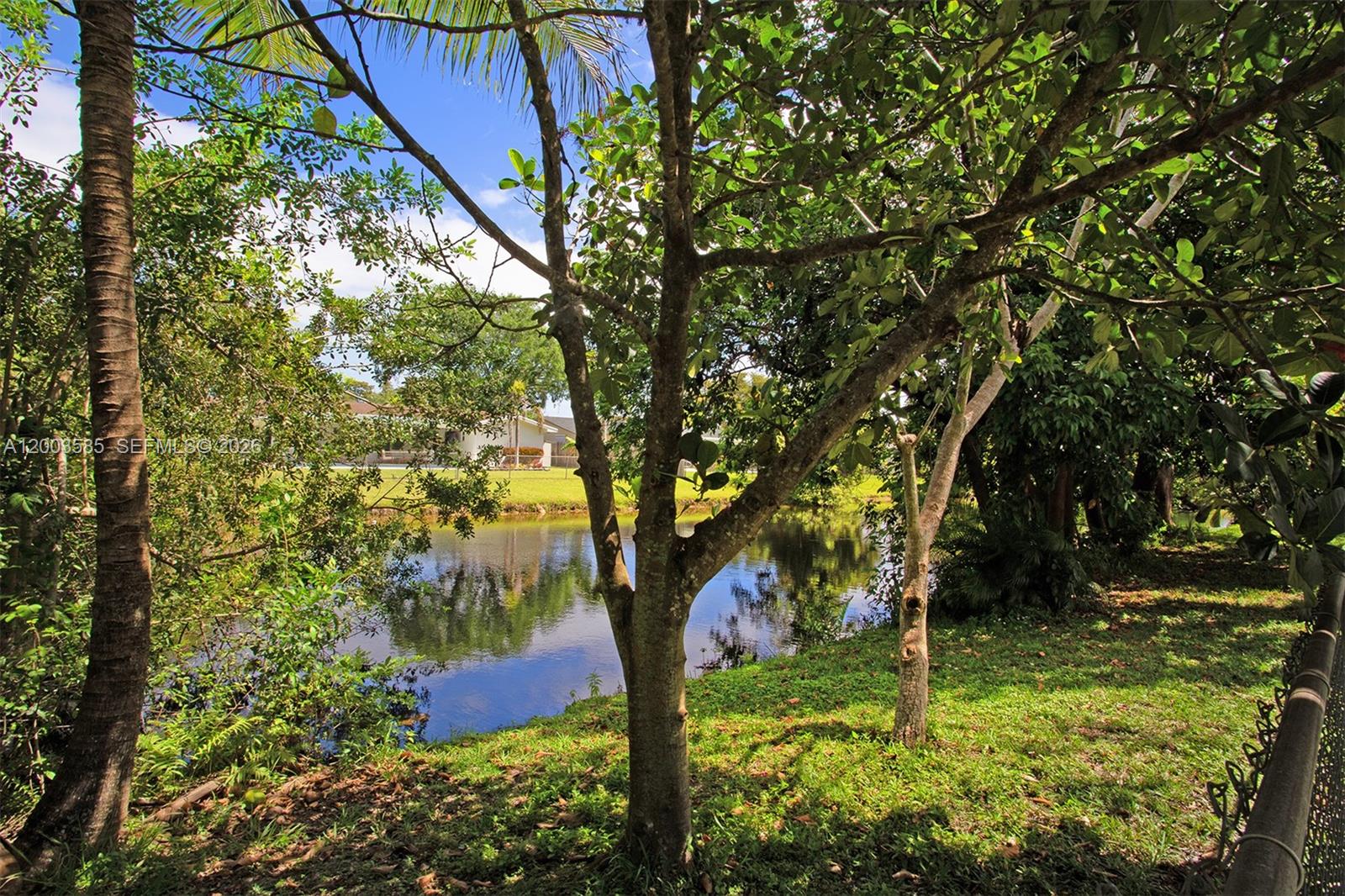 MIRROR LAKE ESTATES SEC T - Residential