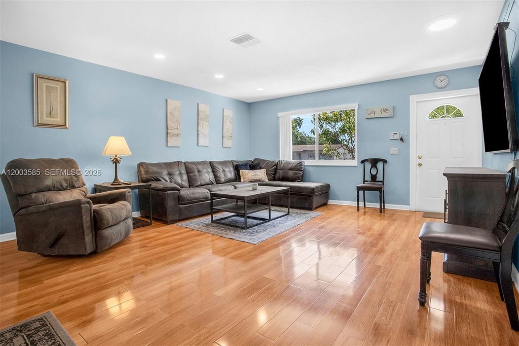 Photo of 7481 NW 11th Pl, Plantation, FL 33313 (MLS # A12003585)