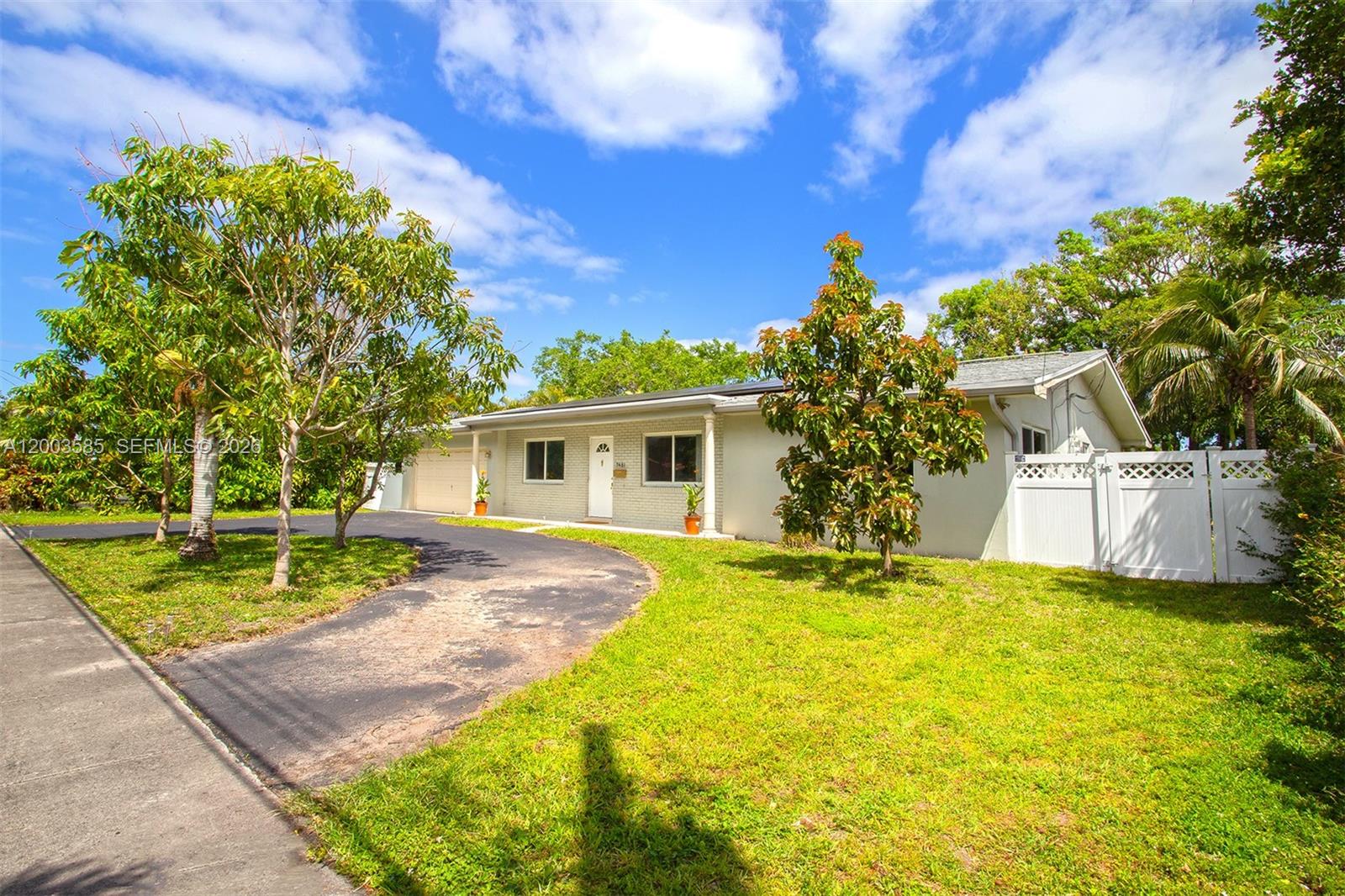 MIRROR LAKE ESTATES SEC T - Residential