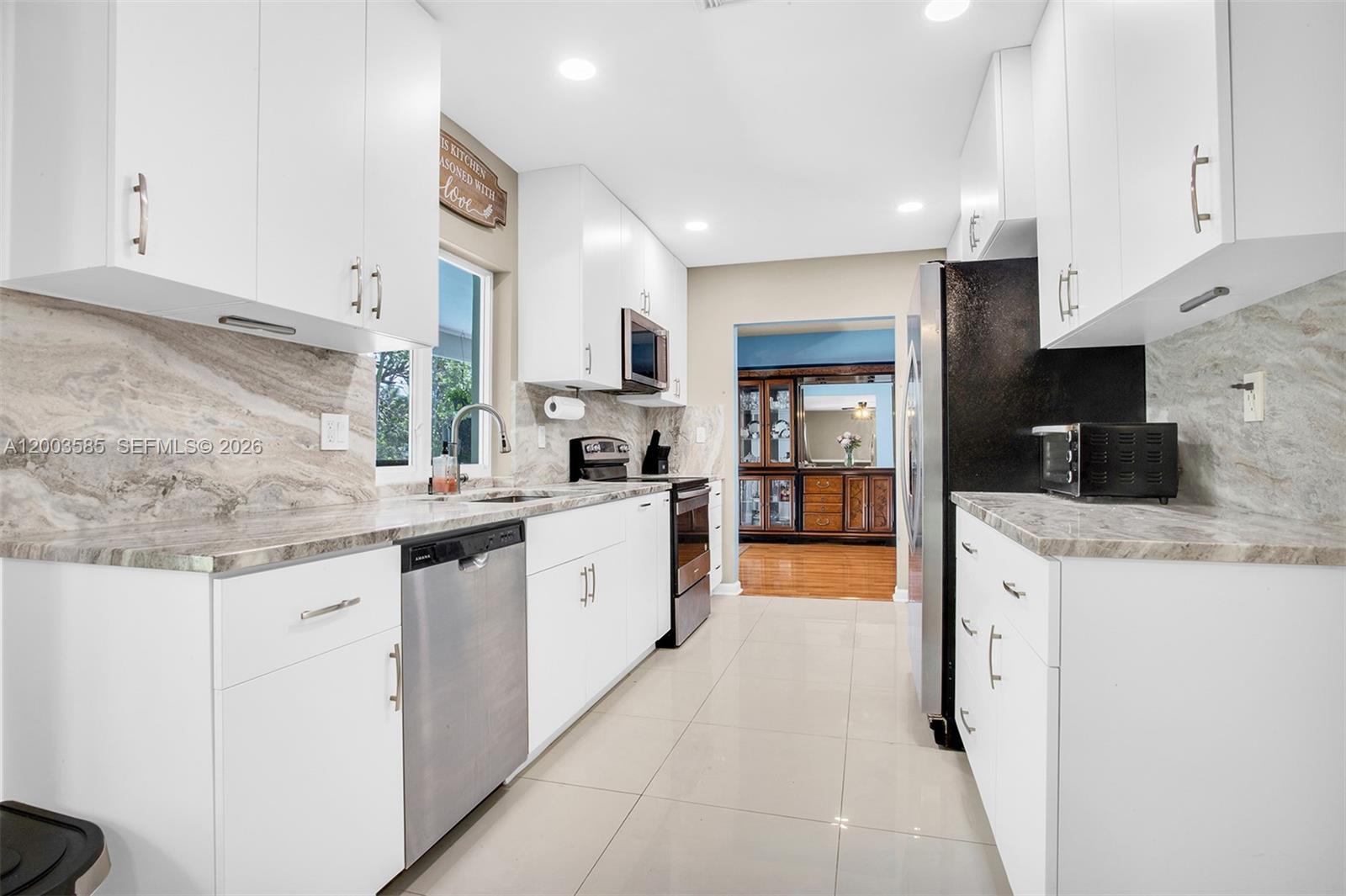 MIRROR LAKE ESTATES SEC T - Residential