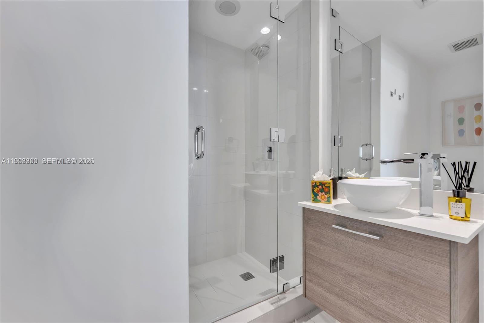 PARAISO BAY CONDO - Residential