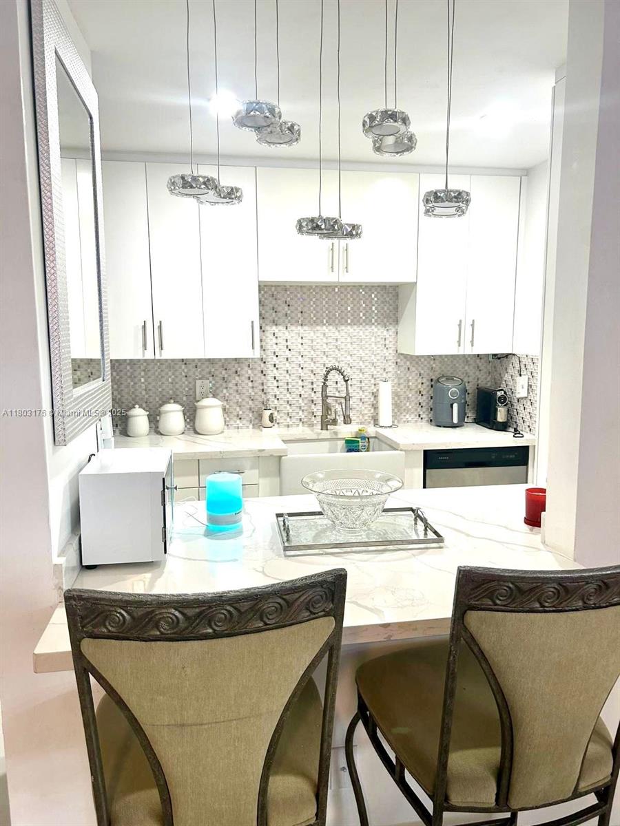 1395 Ne 167th St 107, Miami, Broward County, Florida - 1 Bedrooms  
1 Bathrooms - 