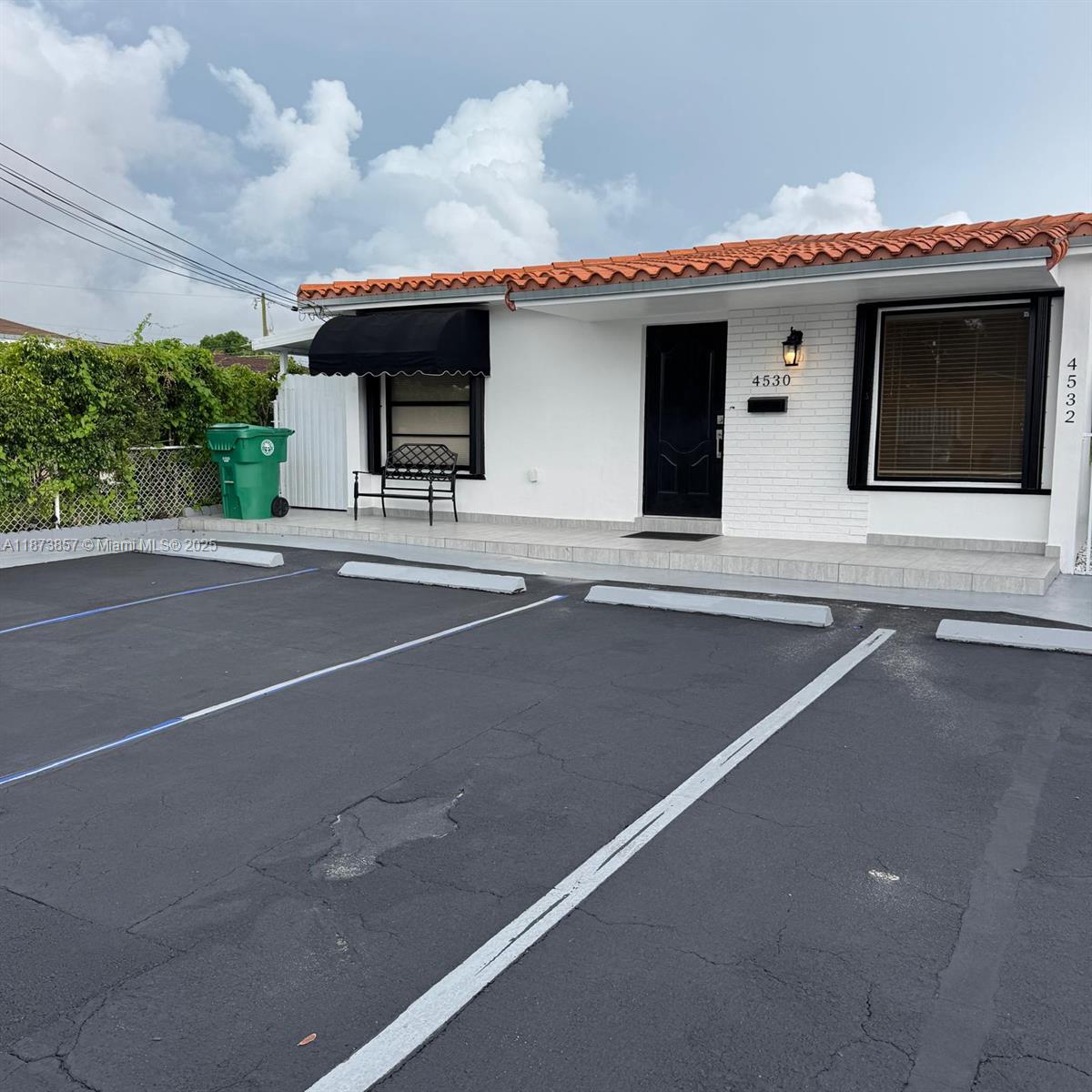 Completely remodeled 1 bedroom, 1 bathroom residence available for rent. This property features a bright and modern interior, in-unit laundry, and two assigned parking spaces. The home has been updated throughout to provide a clean and comfortable living environment.
Rental Requirements: Maximum occupancy: 1–2 adults, No pets permitted, No smoking, no drugs, no business use of premises, Tenant responsible for all utilities, Tenant screening required; applicants must have no record of eviction or bankruptcy, First month’s rent and one month’s security deposit due at lease signing, Minimum household income must equal at least 2x the monthly rent, This property offers an excellent opportunity for tenants seeking a well-maintained and move-in ready home.