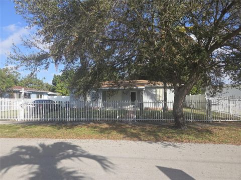 Photo of 561 NW 190th St, Miami Gardens, FL 33169 (MLS # A11921505)