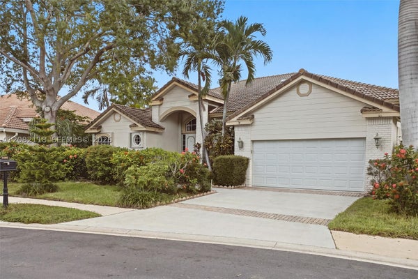3026 LAKEWOOD DR, WESTON, FL 33332 - Image 9e8f9ecf5a7ff42c4a32184eeb3d0f85/2149150133