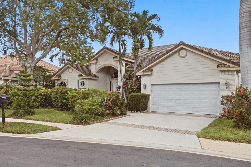 Photo of 3026 Lakewood Dr, Weston, FL 33332 (MLS # A12082118)