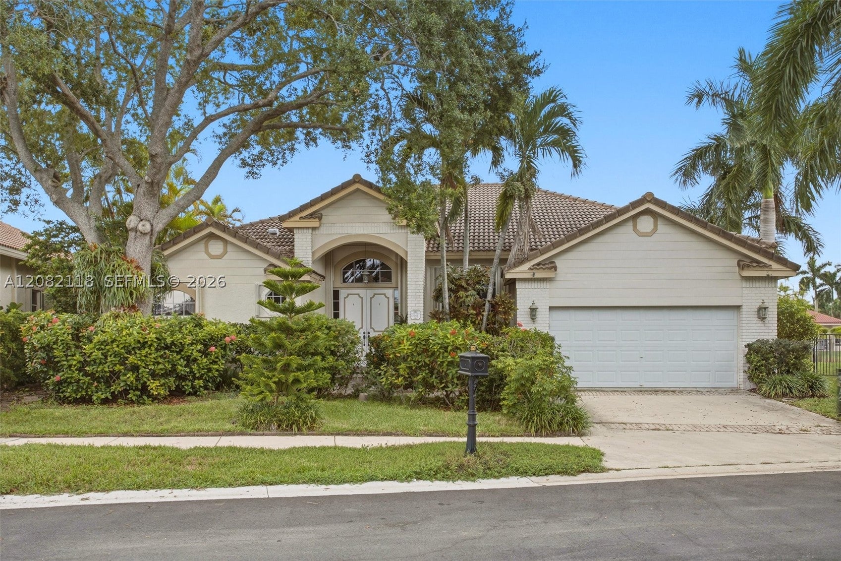 3026 Lakewood Dr