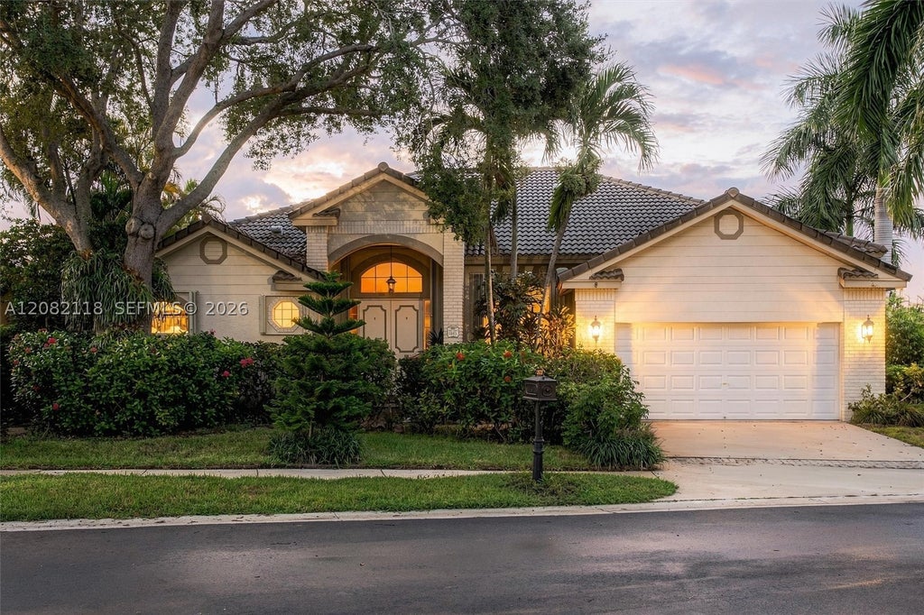 Photo of 3026 Lakewood Dr, Weston, FL 33332 (MLS # A12082118)