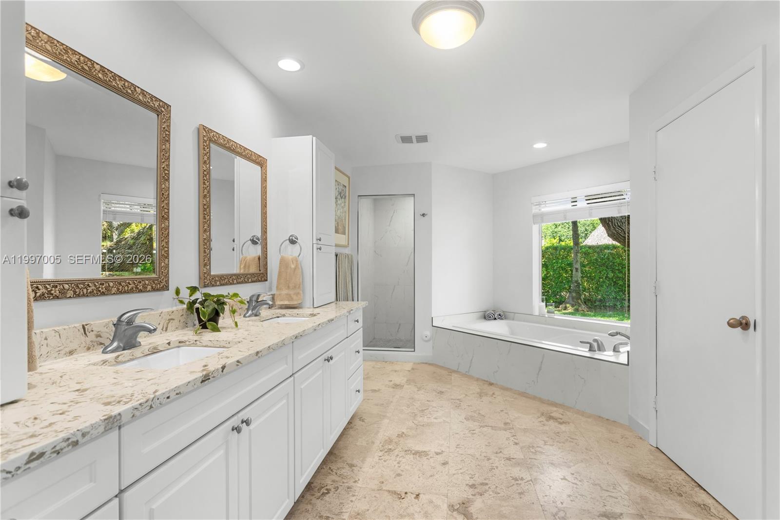 ROCK LAKE - Residential