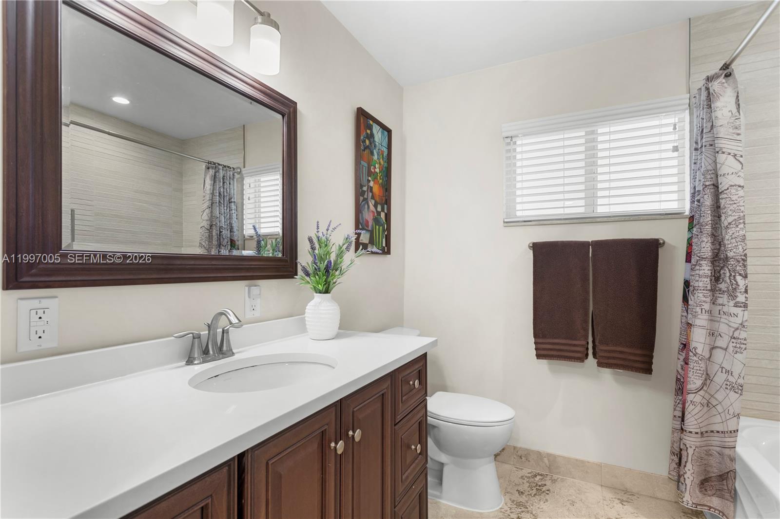 ROCK LAKE - Residential