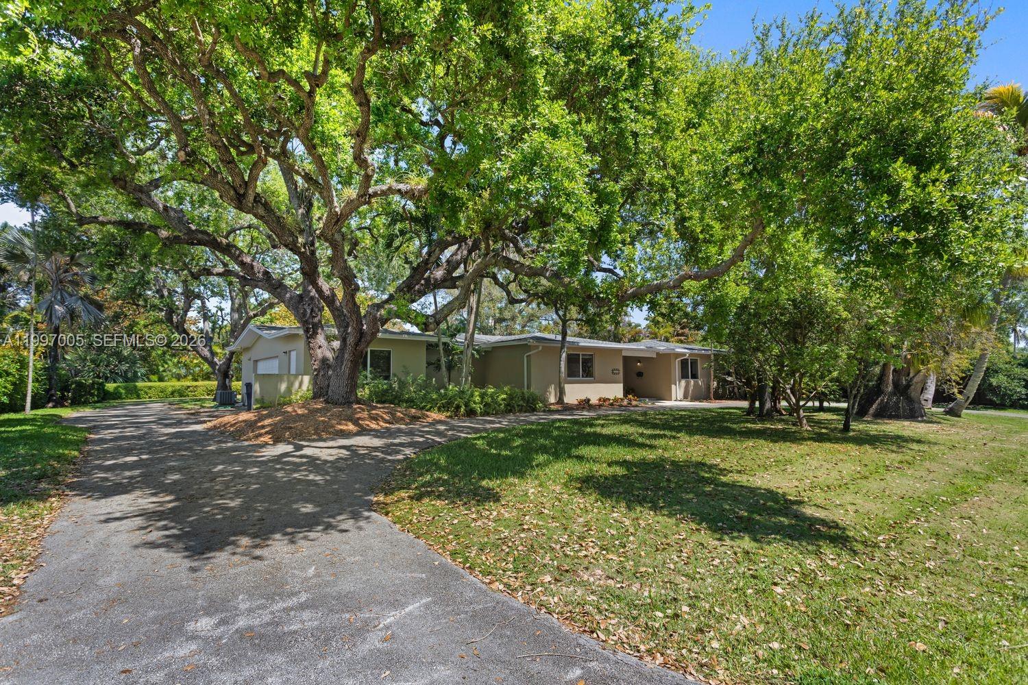 ROCK LAKE - Residential