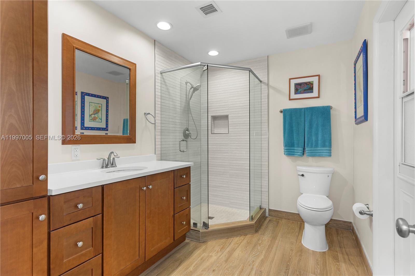 ROCK LAKE - Residential