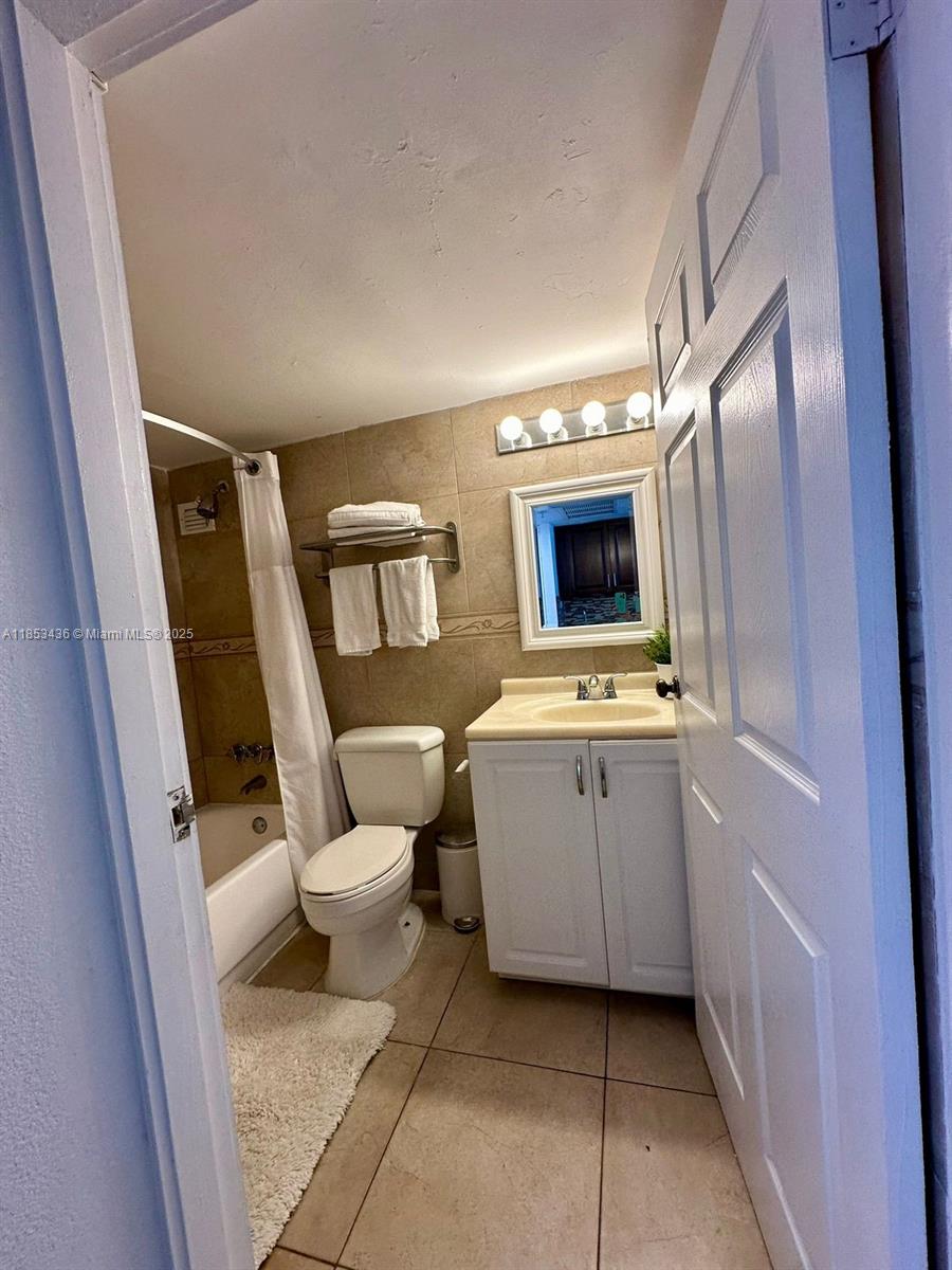THE AVENTURA BEACH CLUB C - Residential