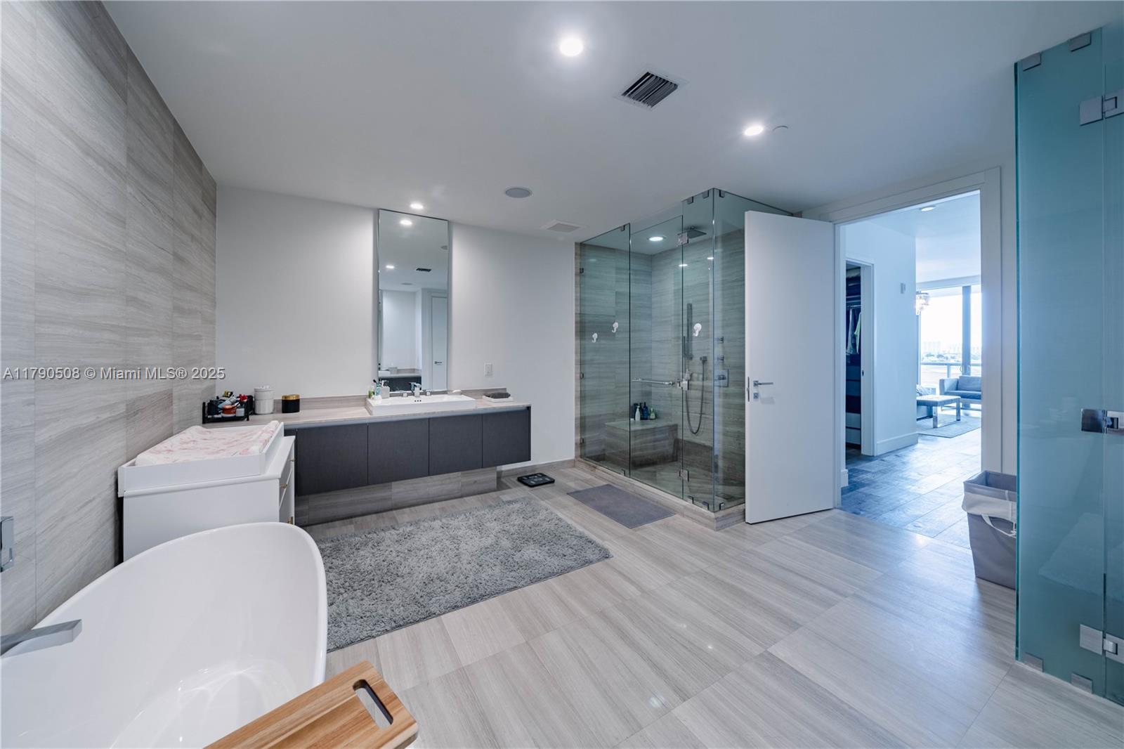 ECHO CONDO - Residential